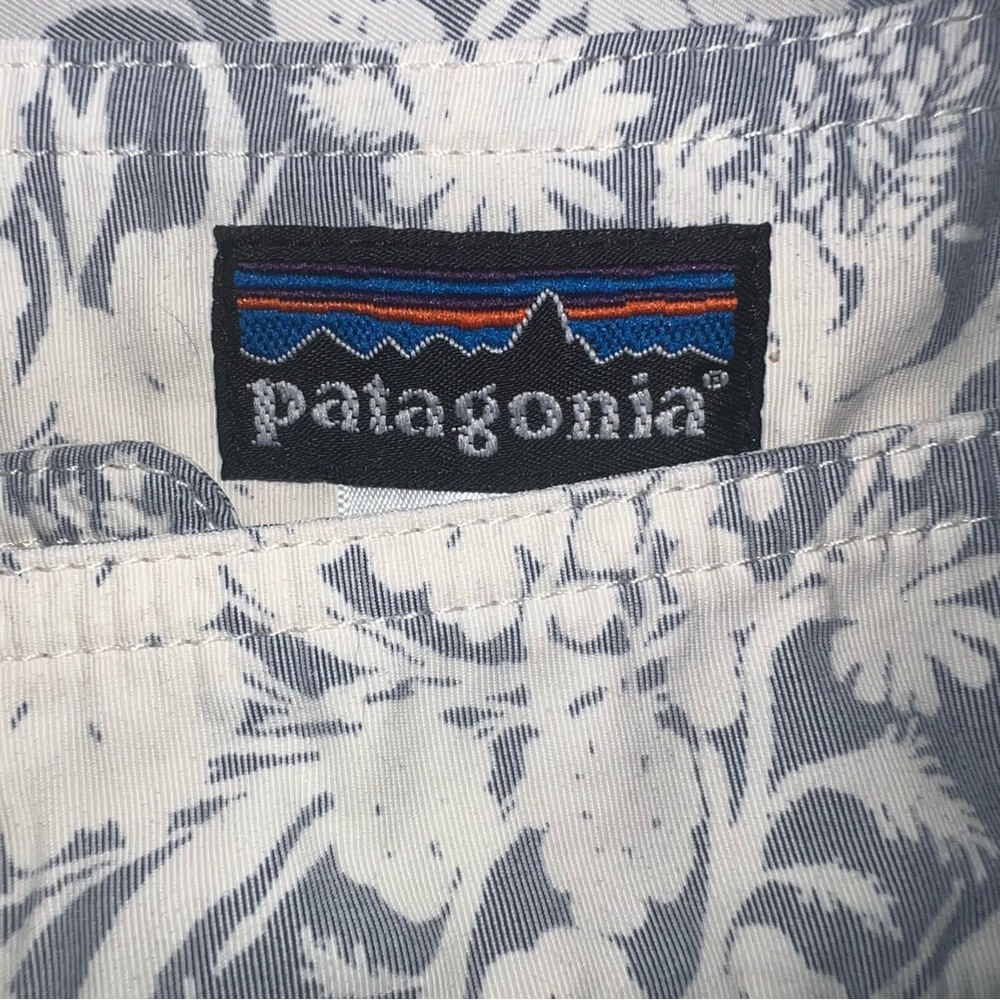 Patagonia Wavefarer 9" Board Shorts Nylon Swim Trunks Floral Hawaiian Size 34